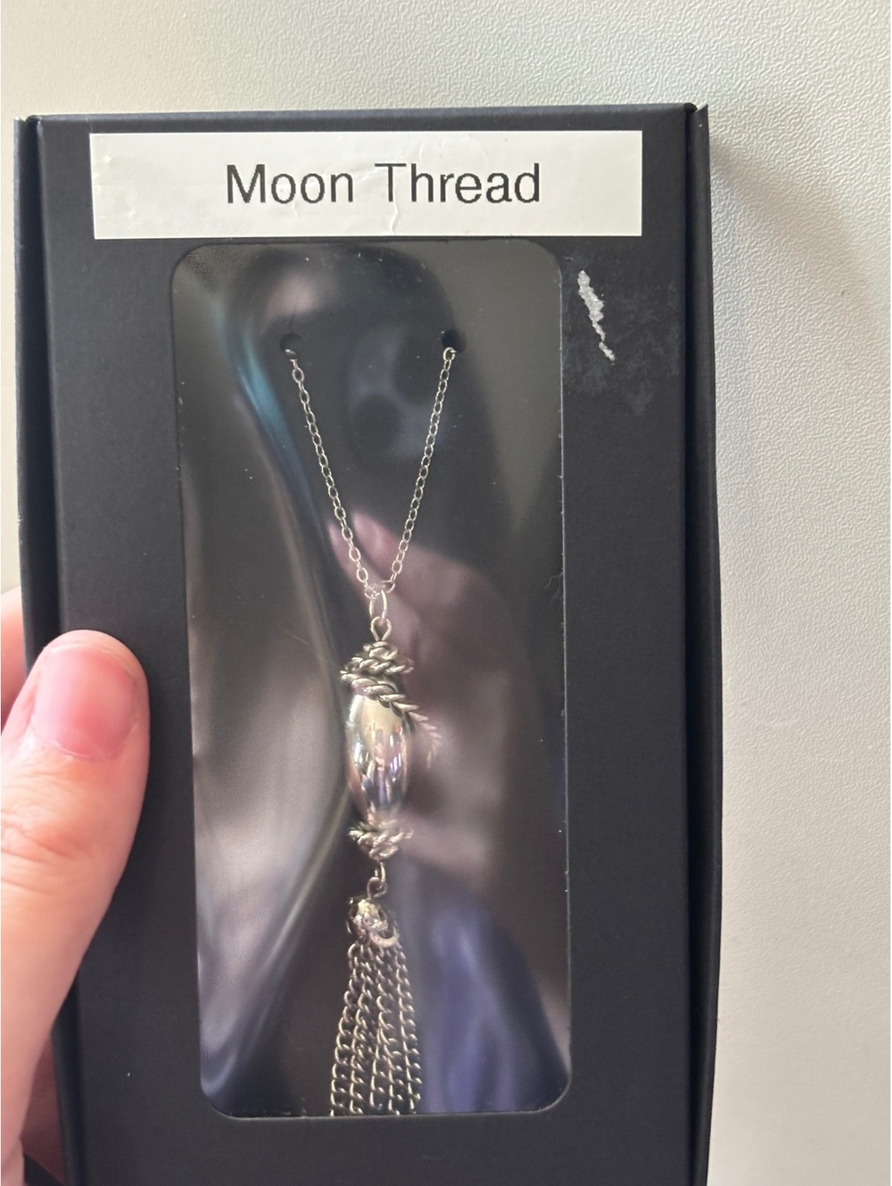 Moon Thread necklace - Picture 2 of 2